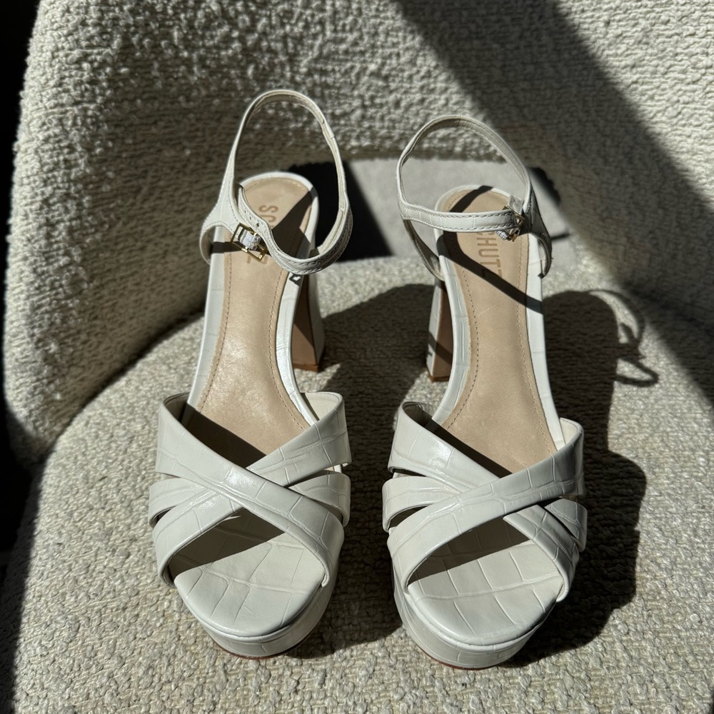 SCHUTZ Keefa Crocodile-Embossed Leather Platform Sandals in Pearl - Picture 2 of 7